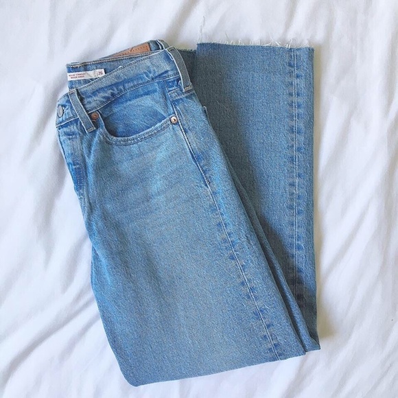 The perfect pair of Levi’s wedgie straight jeans - Picture 2 of 3